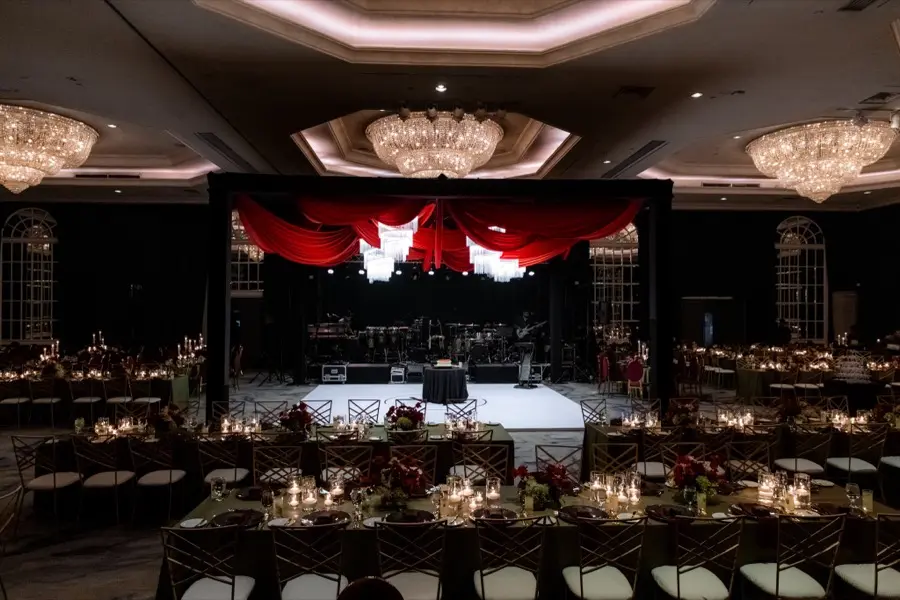 Scarlet & Candlelight
